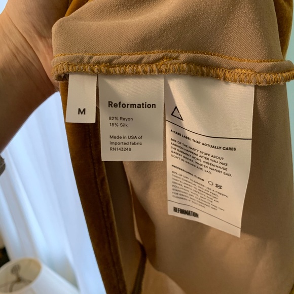 Reformation Larson velvet dress 💛 - Picture 4 of 4